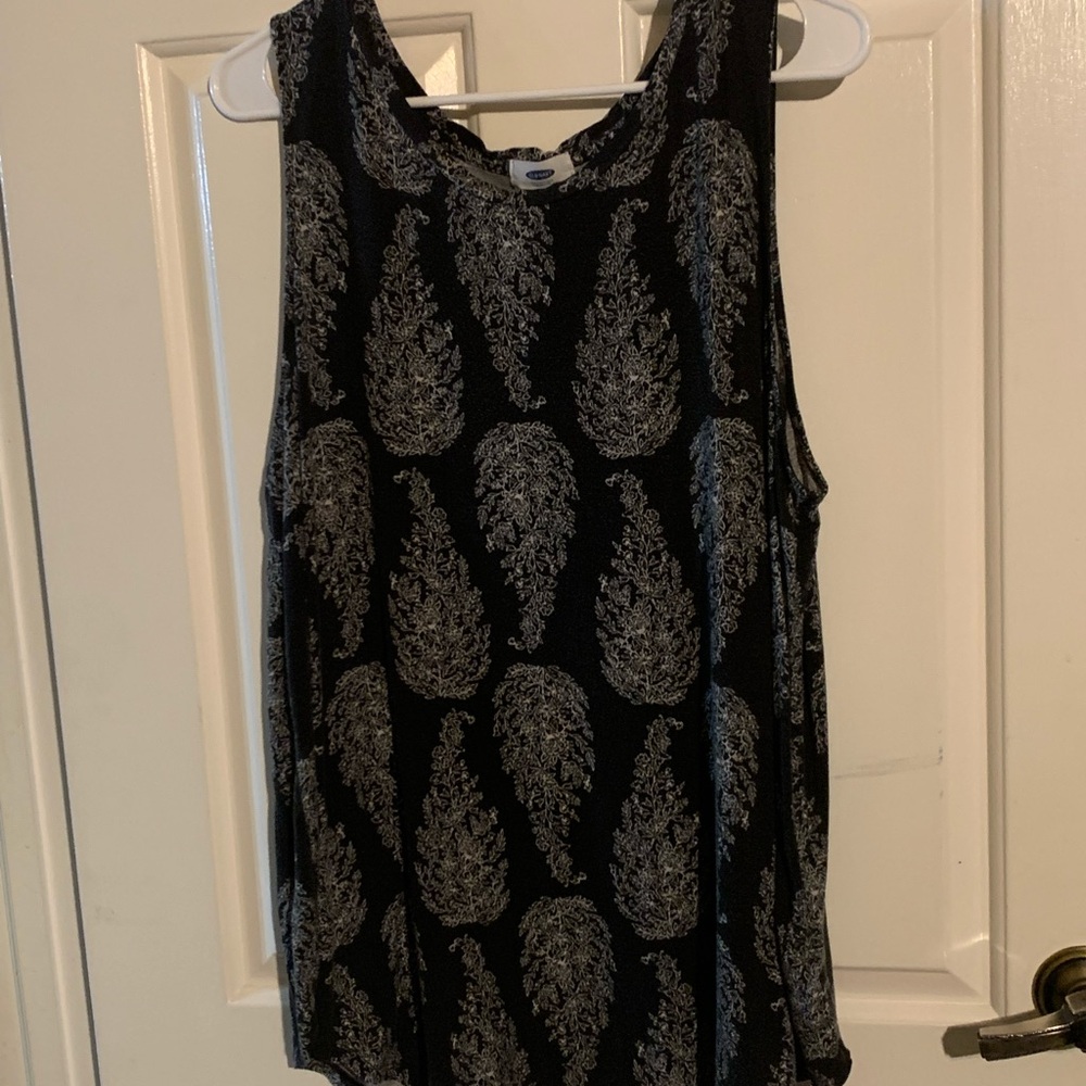 Old Navy Black Tank Top with Gray Leaf Motif